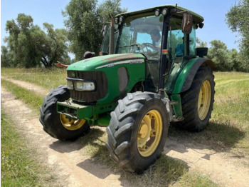 Traktor JOHN DEERE 5820
