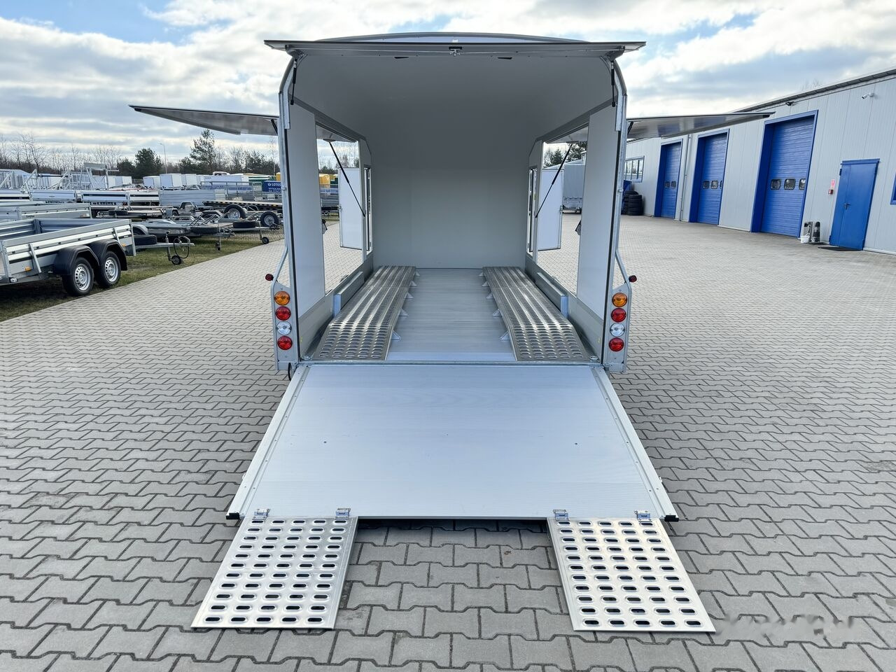 Ny Biltransportør påhængsvogn Debon C1000 van cargo 3500 kg closed car trailer 500x200cm 2x doors: billede 30
