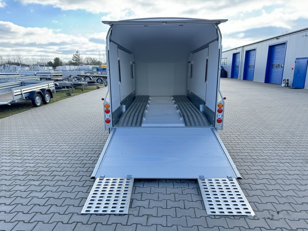 Ny Biltransportør påhængsvogn Debon C1000 van cargo 3500 kg closed car trailer 500x200cm 2x doors: billede 24