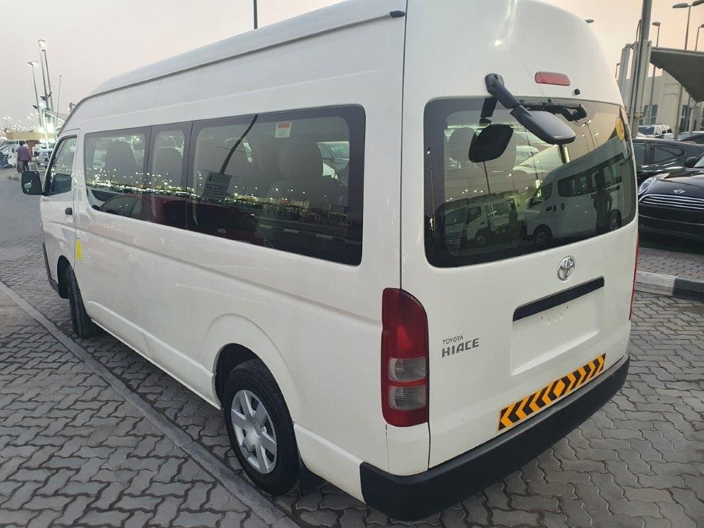 Leje en TOYOTA Hiace ... High Roof - 16 places TOYOTA Hiace ... High Roof - 16 places: billede 3