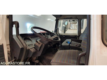 Lastbil med mandskabslift RENAULT Midliner M 150