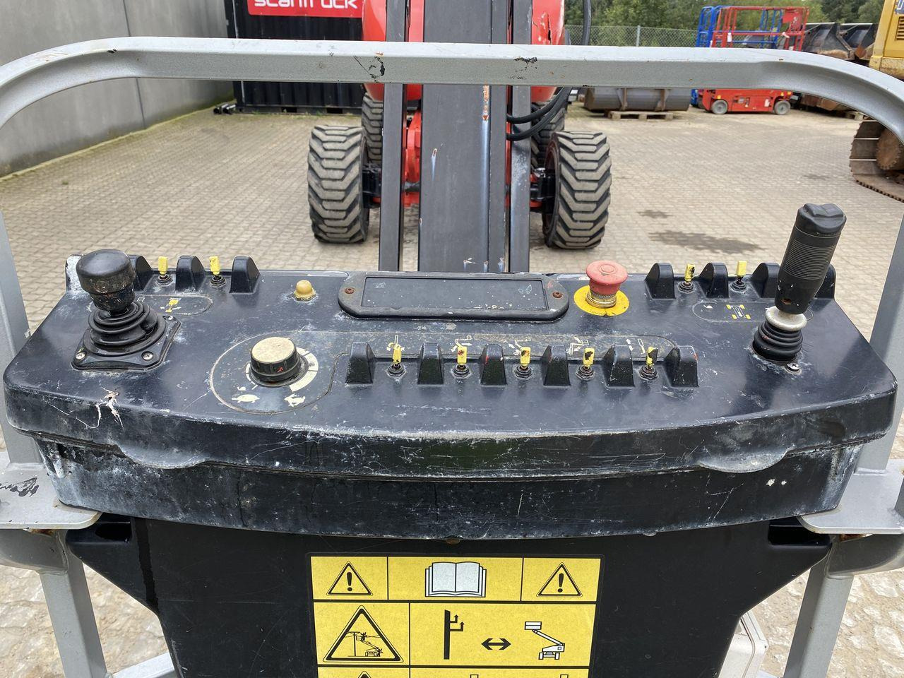 Bomlift JLG 800AJ