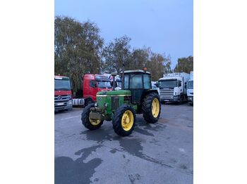 Traktor JOHN DEERE 3040: billede 1