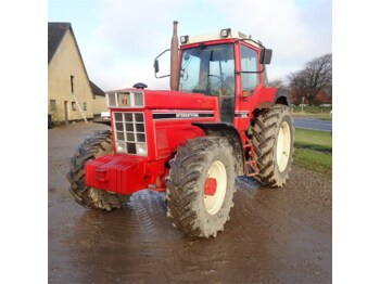 IH 1255 XL - traktor