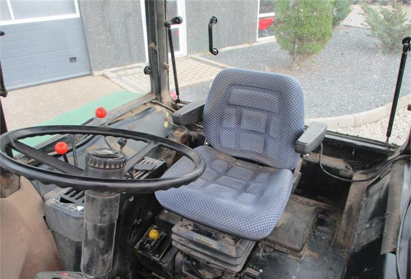 Traktor John Deere 2850 Med nye bagdæk på og orginale 50kgs frontvægt