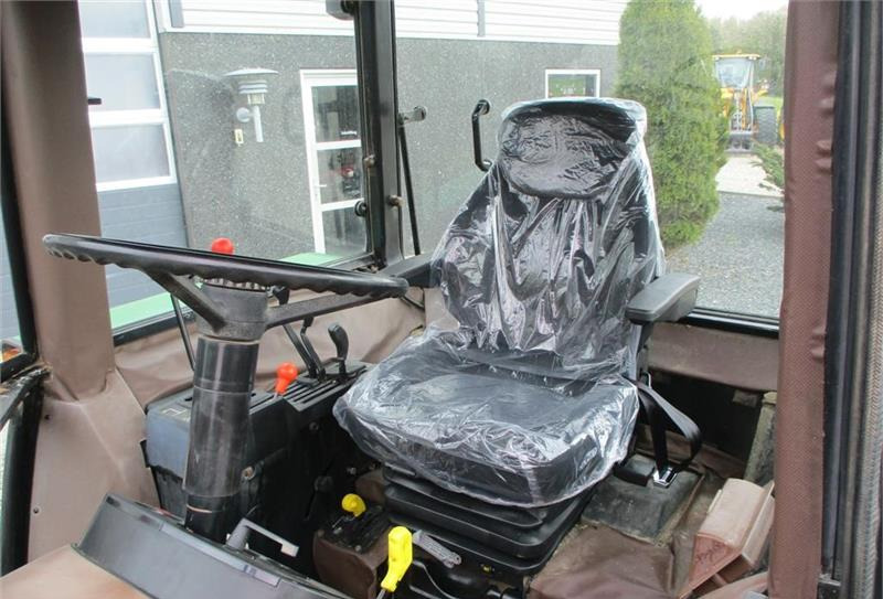Traktor John Deere 2850 Med nye dæk og nyt sæde