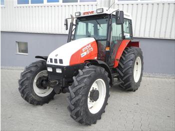 Steyr 975A mit Seitenauspu - Traktor