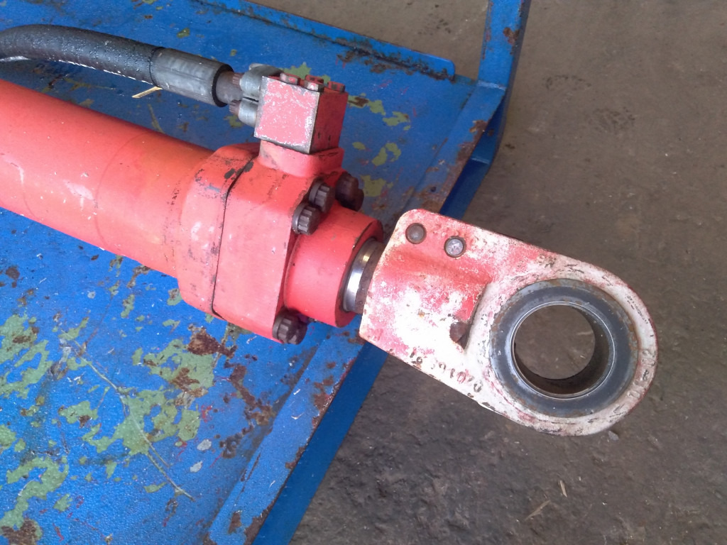 Hydraulisk cylinder for Entreprenørmaskin O&K RH23 -: billede 3