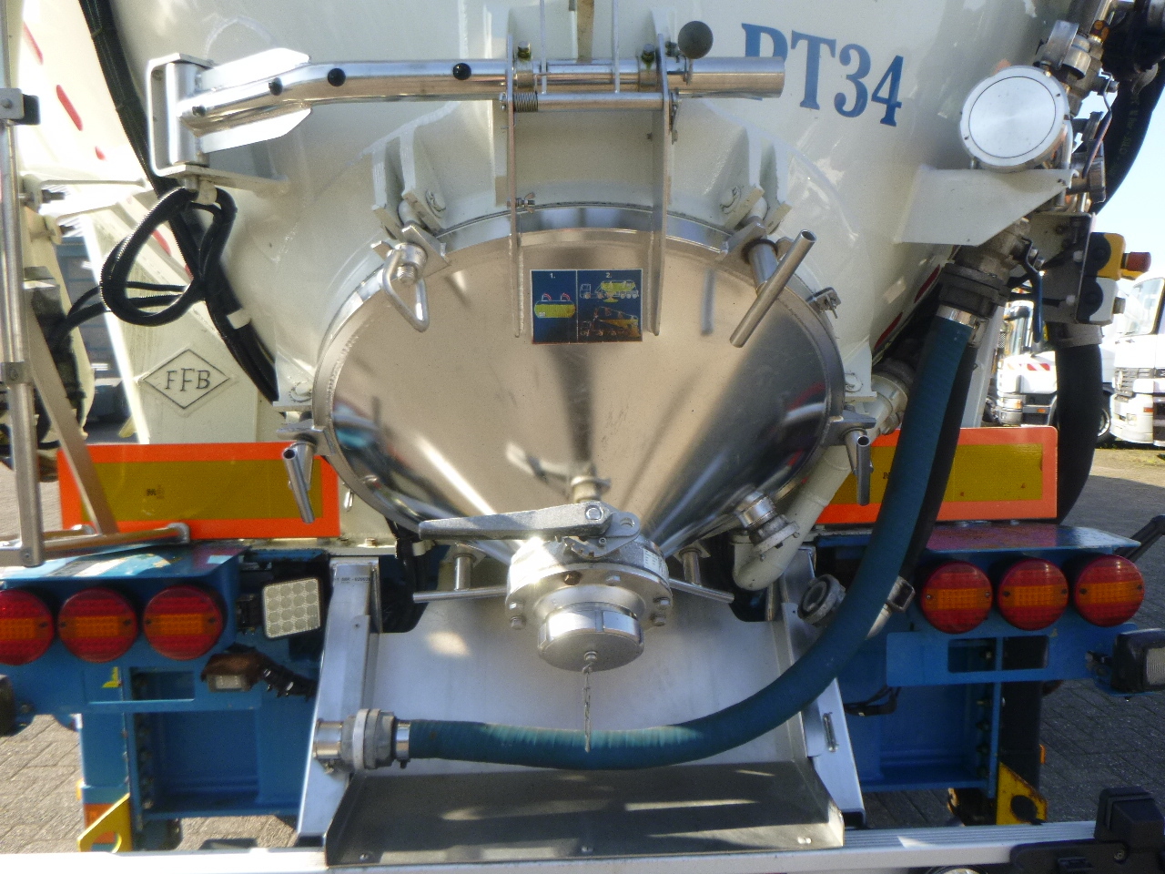 Tanksættevogn til transportering mel Feldbinder Powder tank alu 60 m3 / Compressor diesel engine.: billede 11