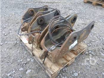 Geith Quantity Of 3 Hydraulic Couplers - Udstyr