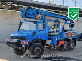 Lastbil med kran UNIMOG