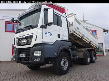 : billede i headeren