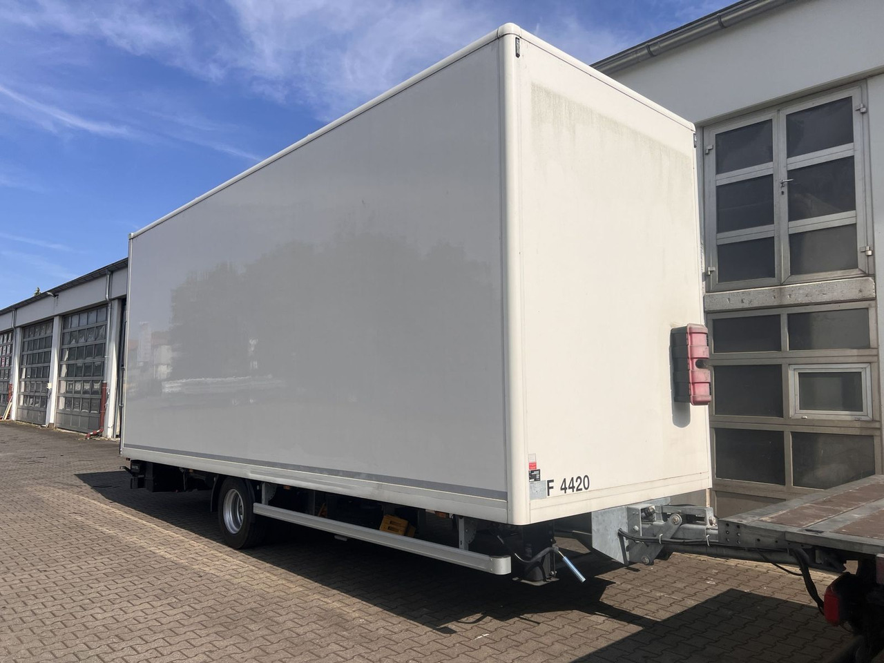 Ackermann 1 Achs Kofferanhänger mit Ladebordwand 10,5 t G - Varevogn påhængsvogn: billede 2 Ackermann 1 Achs Kofferanhänger mit Ladebordwand 10,5 t G - Varevogn påhængsvogn: billede 2