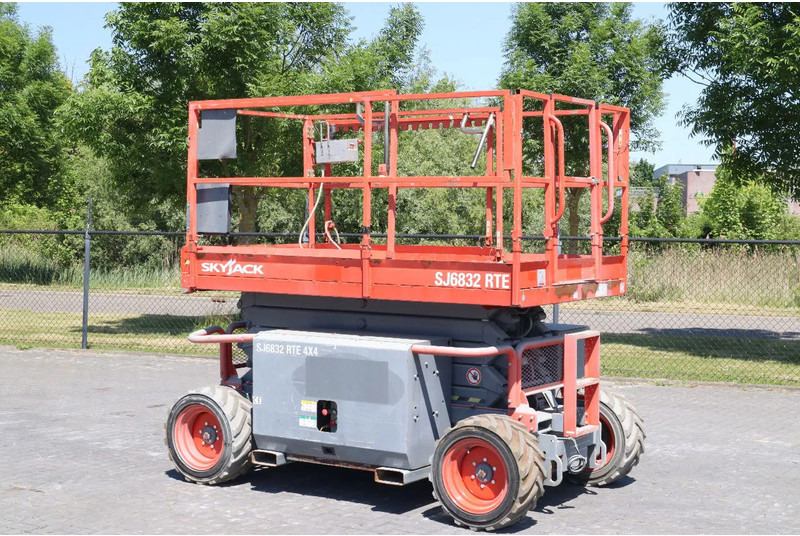 Skyjack SJ 6832 RTE | 12 METER | 454 KG - Sakselift: billede 2 Skyjack SJ 6832 RTE | 12 METER | 454 KG - Sakselift: billede 2