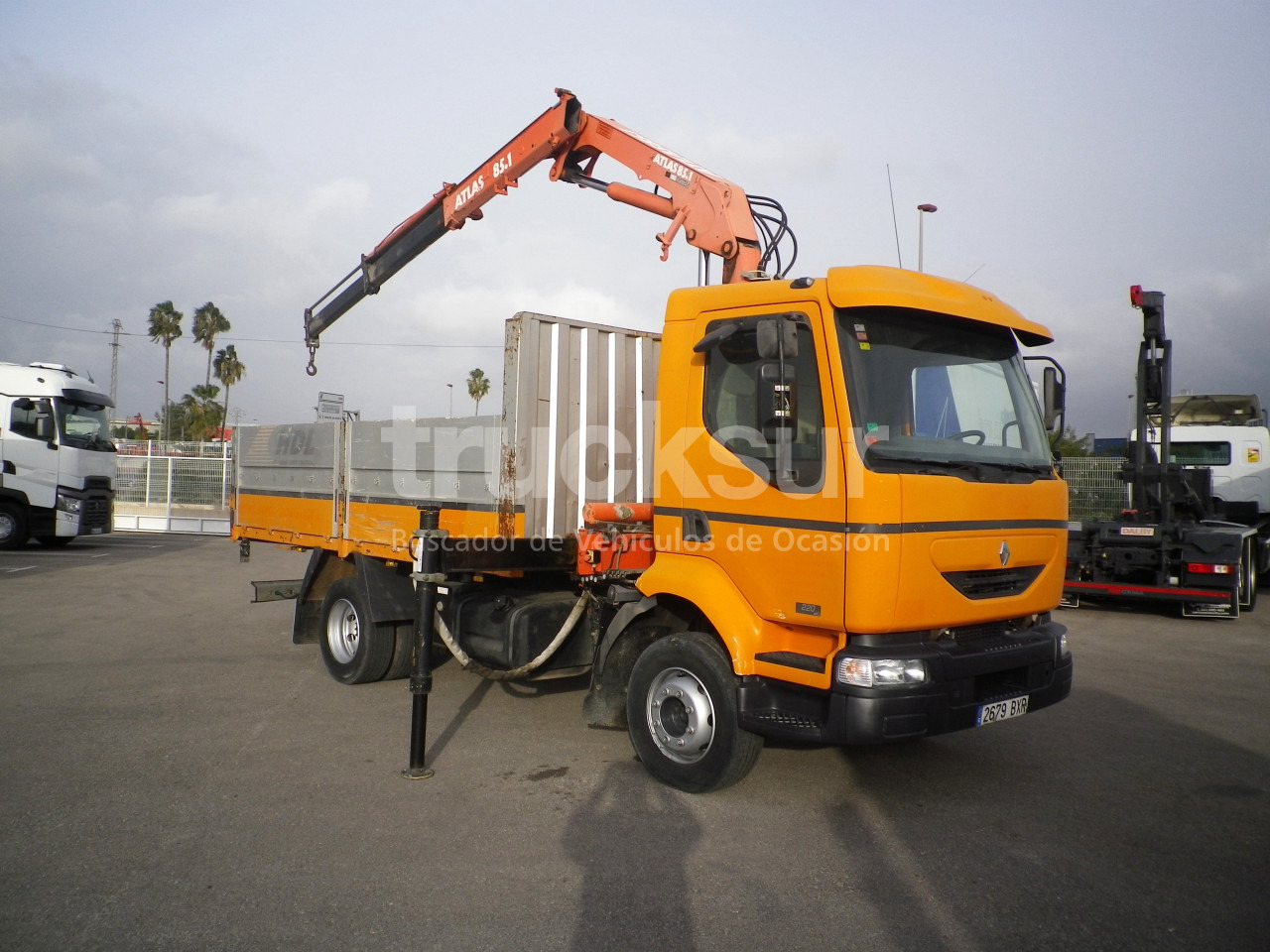 RENAULT MIDLUM 220.14C GRUA - Lastbil med lad, Lastbil med kran: billede 2 RENAULT MIDLUM 220.14C GRUA - Lastbil med lad, Lastbil med kran: billede 2