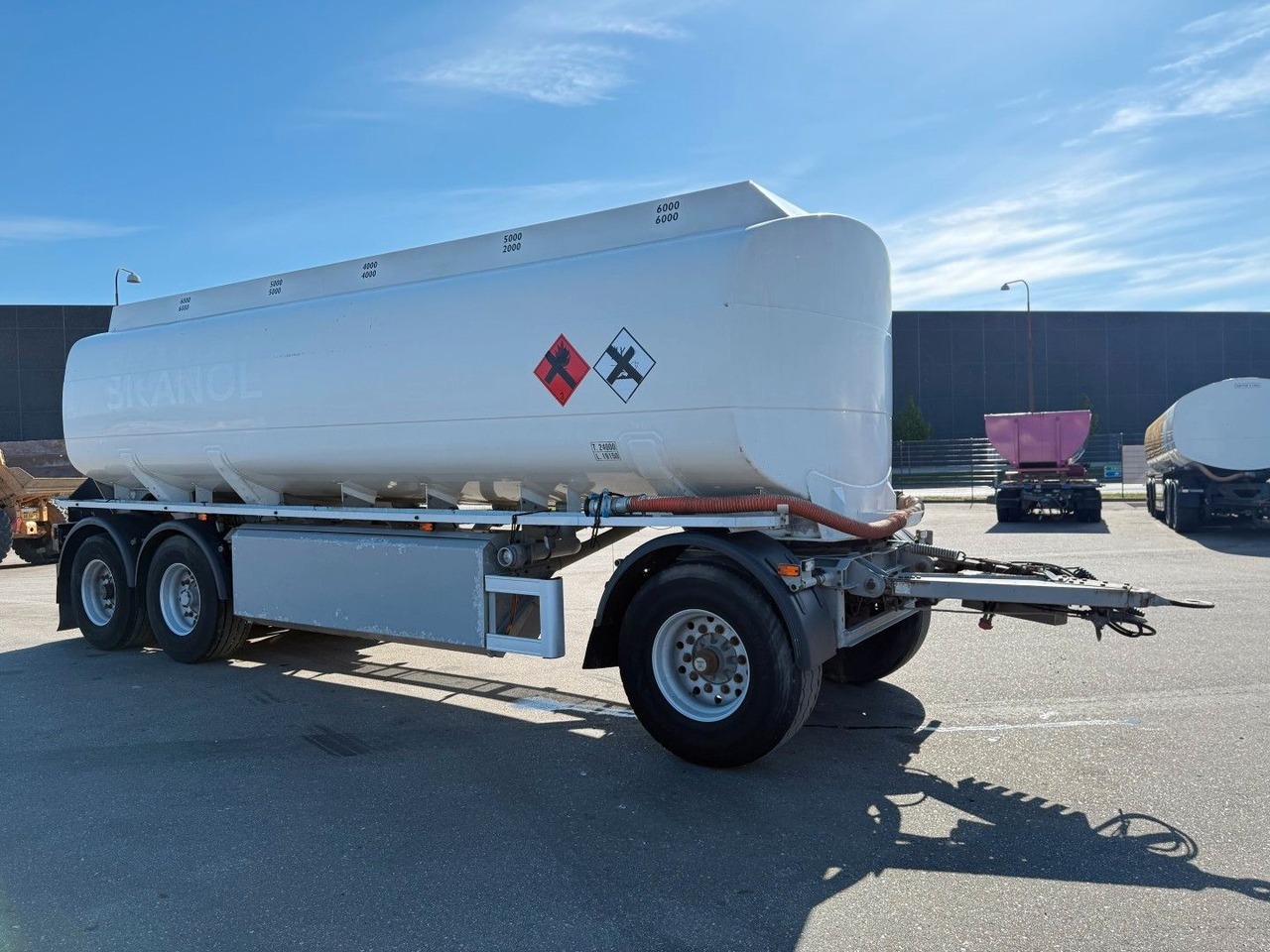 HMK Bilcon 27.000 l. ADR 5 compartment - Tankanhænger: billede 2 HMK Bilcon 27.000 l. ADR 5 compartment - Tankanhænger: billede 2