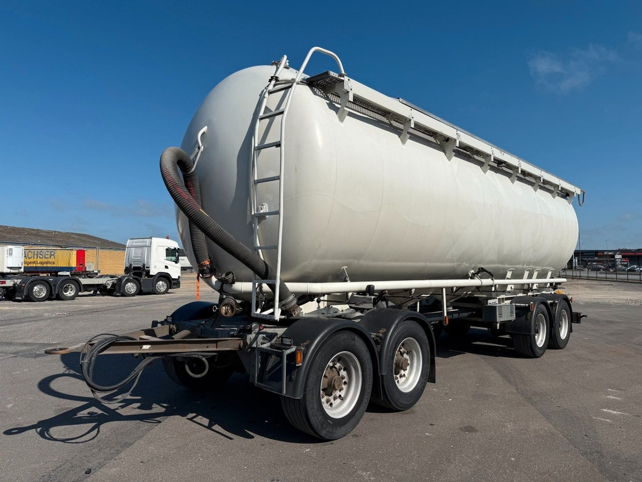 P4T30 4 axle 42 m3 Alu Silo tank - Tankanhænger: billede 1 P4T30 4 axle 42 m3 Alu Silo tank - Tankanhænger: billede 1