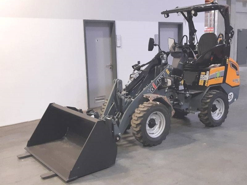 Giant G 2200 E X-Tra Elektro / electric - Skridstyret minilæsser: billede 2 Giant G 2200 E X-Tra Elektro / electric - Skridstyret minilæsser: billede 2