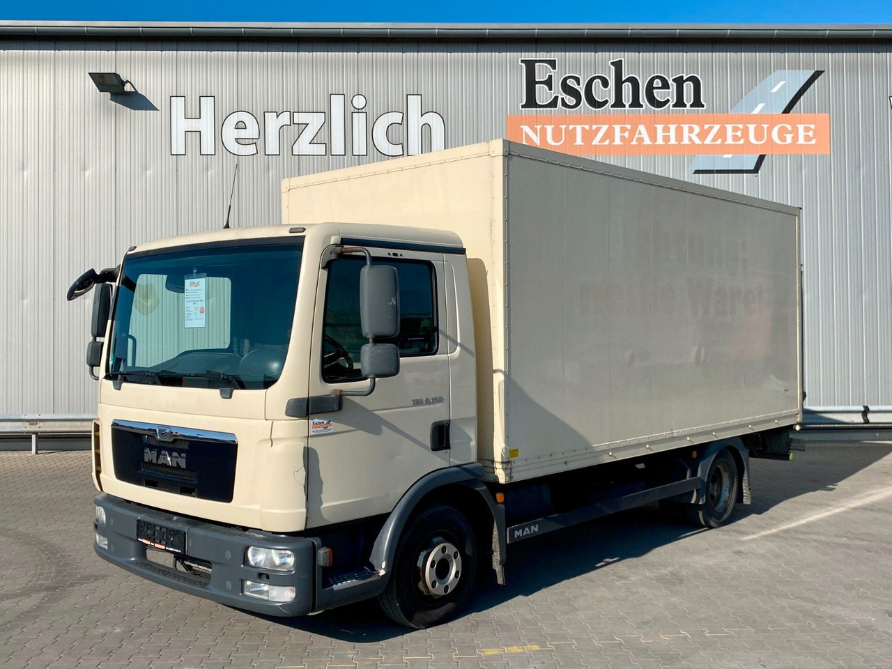 MAN TGL 8.150 Blatt/Blatt*5,5mKoffer*LBW*Seitentür MAN TGL 8.150 Blatt/Blatt*5,5mKoffer*LBW*Seitentür - Lastbil varevogn: billede 1 MAN TGL 8.150 Blatt/Blatt*5,5mKoffer*LBW*Seitentür MAN TGL 8.150 Blatt/Blatt*5,5mKoffer*LBW*Seitentür - Lastbil varevogn: billede 1