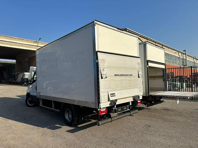 Iveco 35C16 - Varebil med kasse: billede 2 Iveco 35C16 - Varebil med kasse: billede 2