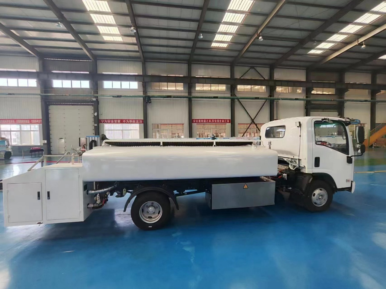 Toilet truck ISUZU - Udstyr til toiletservicering: billede 1 Toilet truck ISUZU - Udstyr til toiletservicering: billede 1