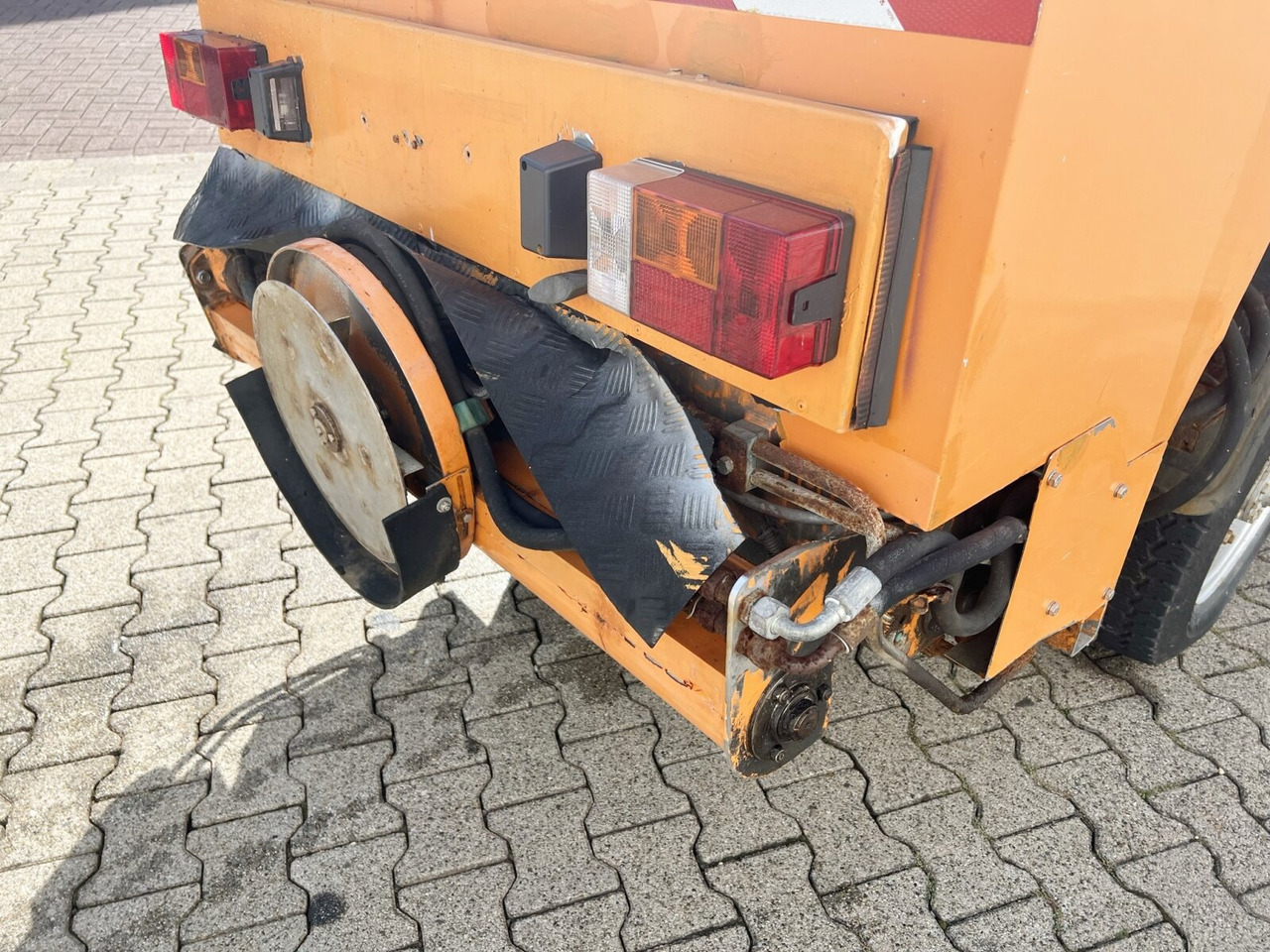 HY 1251 / 4x4 Bokimobil, Winterdienst, Kehr/Saugmaschine KIEFER HY 1251 / 4x4 Bokimobil, Winterdienst - Kommunal traktor: billede 3 HY 1251 / 4x4 Bokimobil, Winterdienst, Kehr/Saugmaschine KIEFER HY 1251 / 4x4 Bokimobil, Winterdienst - Kommunal traktor: billede 3