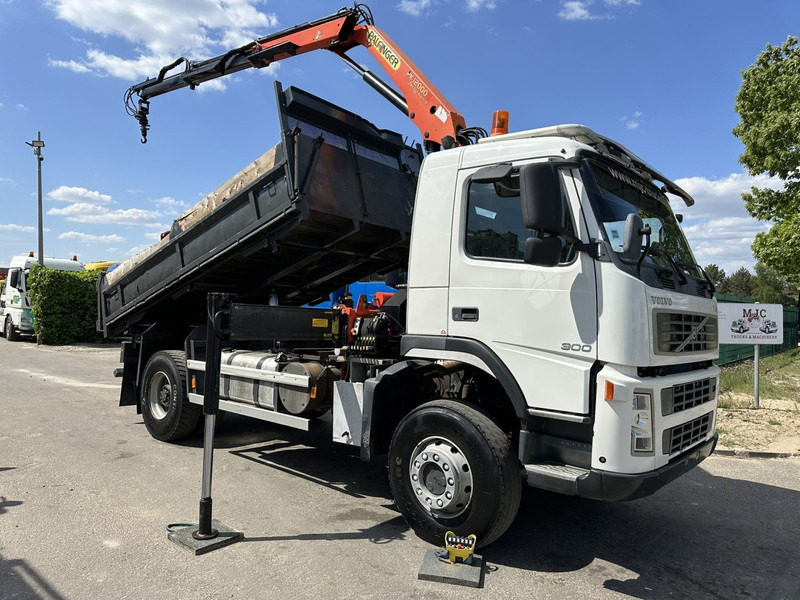 Volvo FM 300 4x4 TIPPER + CRANE PALFINGER PK 12000 - *339.000km* - MANUAL - STEEL SPRING / BIG AXLES - EURO 3 - TÜV 15/10/2025 - Tipvogn lastbil, Lastbil med kran: billede 1 Volvo FM 300 4x4 TIPPER + CRANE PALFINGER PK 12000 - *339.000km* - MANUAL - STEEL SPRING / BIG AXLES - EURO 3 - TÜV 15/10/2025 - Tipvogn lastbil, Lastbil med kran: billede 1