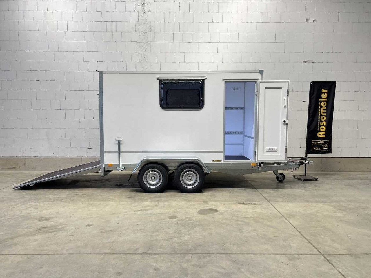 BLYSS F2030HTD Rampe Tür 2 Fenster Kofferanhänger - MC-trailer: billede 1 BLYSS F2030HTD Rampe Tür 2 Fenster Kofferanhänger - MC-trailer: billede 1