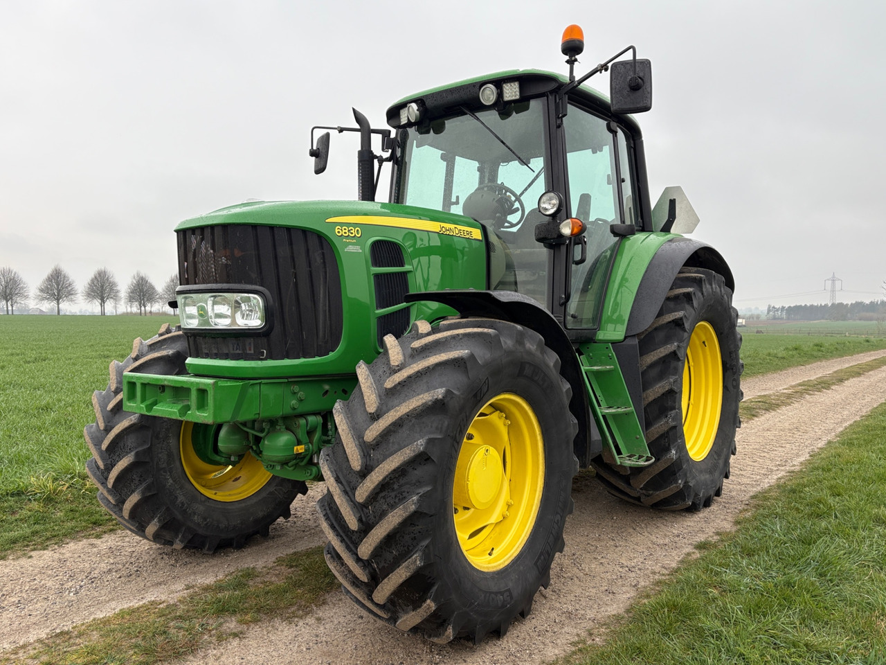 John Deere 6830 Premium - Traktor: billede 1 John Deere 6830 Premium - Traktor: billede 1