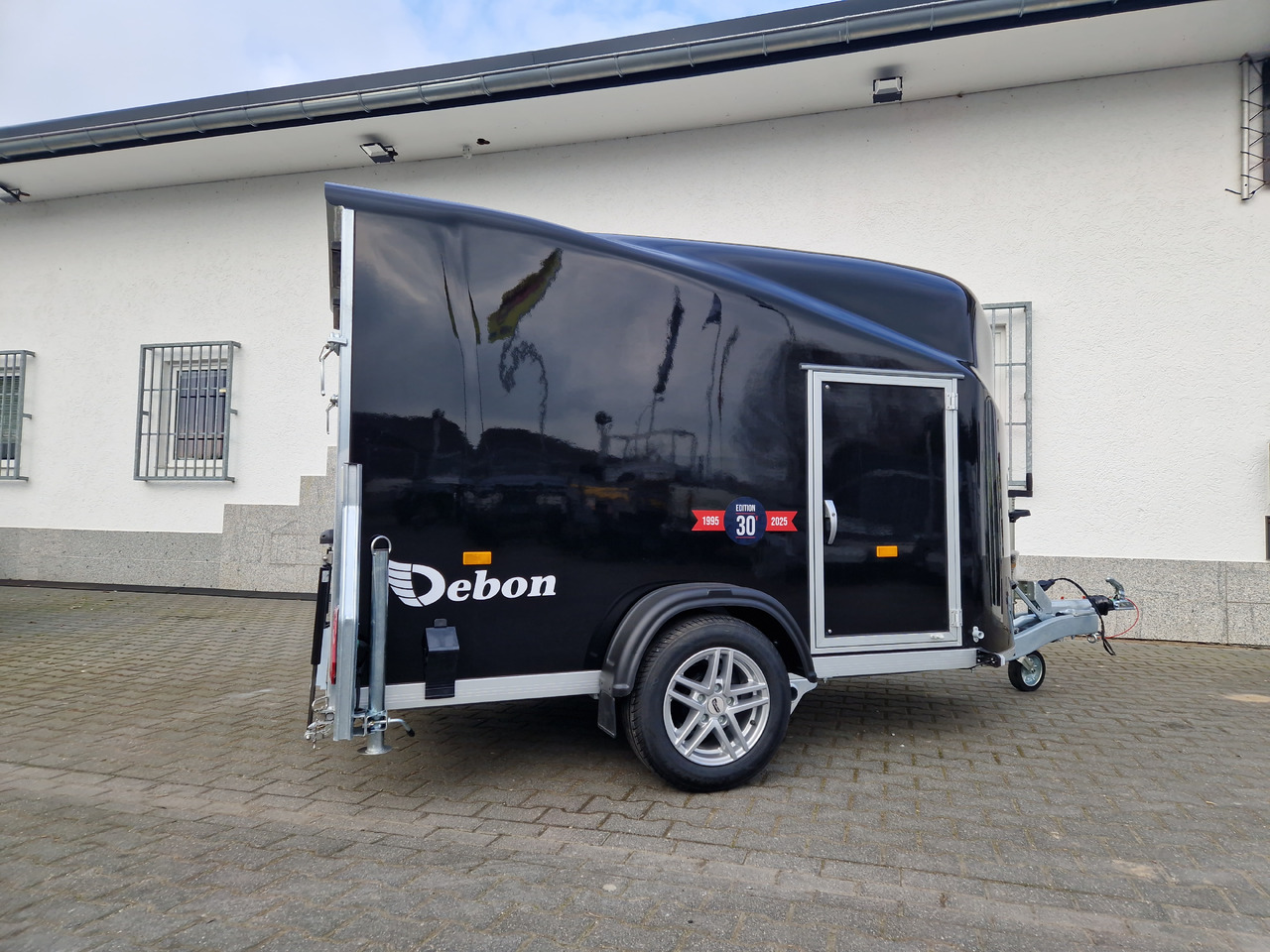 Debon Cargo 1300 300x152x168cm black Seitentür Alufelgen silver Pullman II 100km/H 1300kg Modell 25 - Biltrailer: billede 4 Debon Cargo 1300 300x152x168cm black Seitentür Alufelgen silver Pullman II 100km/H 1300kg Modell 25 - Biltrailer: billede 4