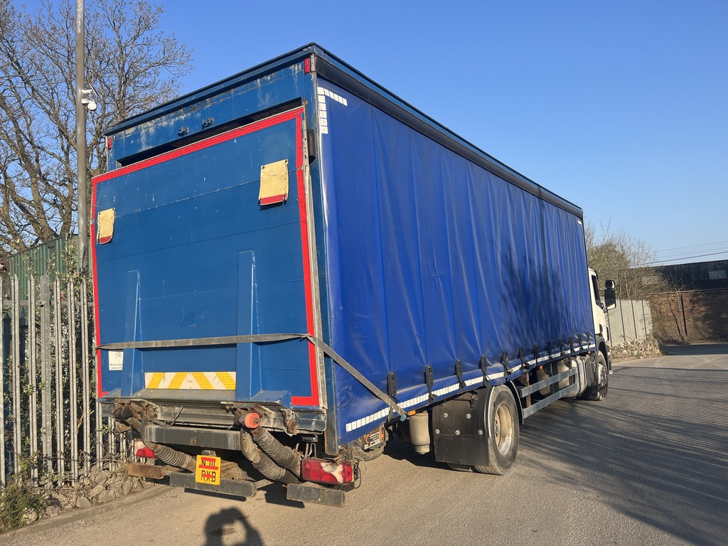 Scania P230 4x2 Curtain side - Lastbil med presenning: billede 3 Scania P230 4x2 Curtain side - Lastbil med presenning: billede 3