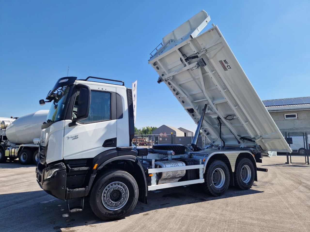 IVECO T-WAY AD380T45 - Ladbil med tip: billede 3 IVECO T-WAY AD380T45 - Ladbil med tip: billede 3