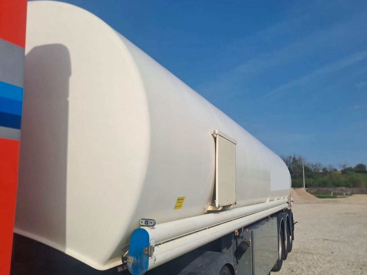 Schrader ADR, Treibstoff Diesel/Benzin, 4 Kammern, Sening Schrader ADR, Treibstoff Diesel/Benzin, 4 Kammern, Sening - Tanksættevogn: billede 2 Schrader ADR, Treibstoff Diesel/Benzin, 4 Kammern, Sening Schrader ADR, Treibstoff Diesel/Benzin, 4 Kammern, Sening - Tanksættevogn: billede 2