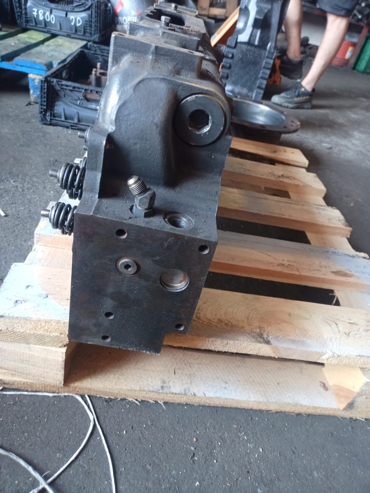 Claas Xerion Cat C9 - głowica cylindrów 2134360 213-4360 332-3619 - Motorhoved for Landbrugsmaskine: billede 5 Claas Xerion Cat C9 - głowica cylindrów 2134360 213-4360 332-3619 - Motorhoved for Landbrugsmaskine: billede 5