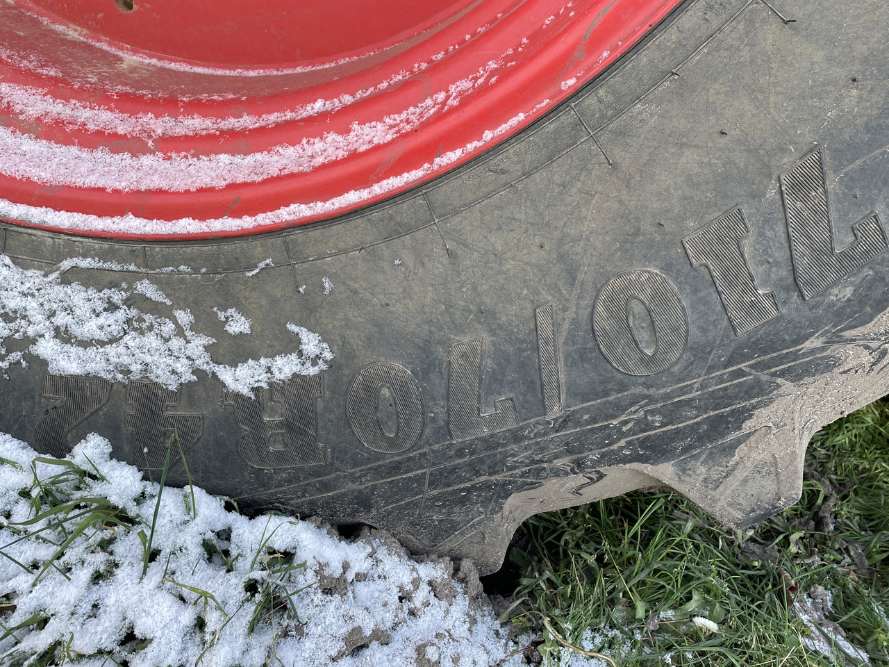 Fendt 828 Vario - opona 710/70R42 710/70/42 - Komplet hjul for Landbrugsmaskine: billede 1 Fendt 828 Vario - opona 710/70R42 710/70/42 - Komplet hjul for Landbrugsmaskine: billede 1