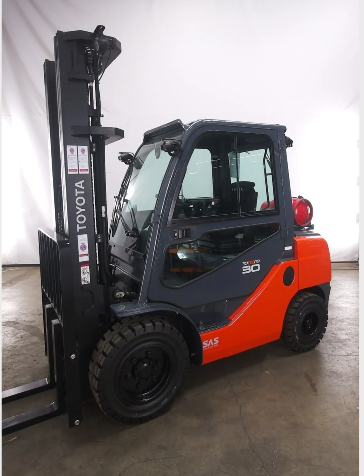Toyota 02-8FGF 30 - Gas gaffeltruck: billede 1 Toyota 02-8FGF 30 - Gas gaffeltruck: billede 1