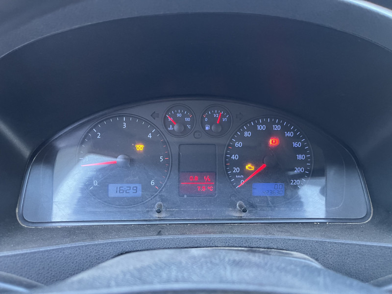 Volkswagen Transporter T5 2.5 TDI / L2 H1 / Double Cabin / Tow Bar - Små varebil, Mandskabsbil: billede 4 Volkswagen Transporter T5 2.5 TDI / L2 H1 / Double Cabin / Tow Bar - Små varebil, Mandskabsbil: billede 4