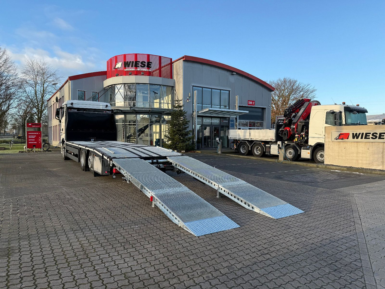 MAN Baumaschinen- Arbeitsbühnentransporter Rampen - Lastbil med lad: billede 2 MAN Baumaschinen- Arbeitsbühnentransporter Rampen - Lastbil med lad: billede 2