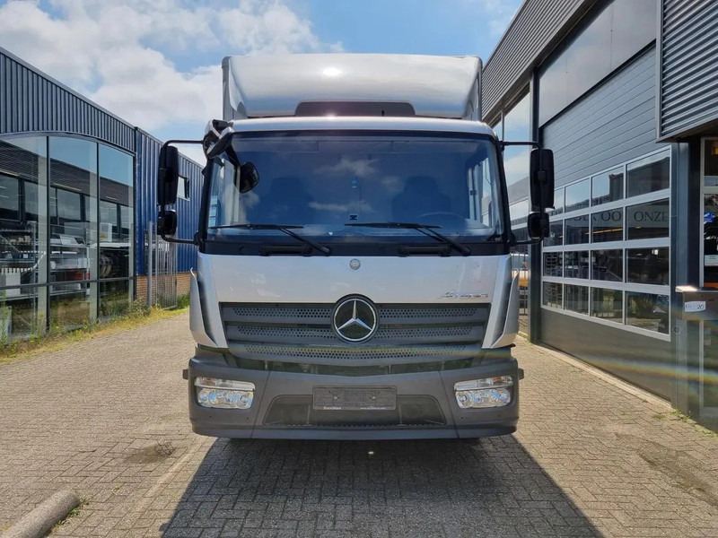 Mercedes-Benz Atego 1218 Koffer/ Ladebordwand/ Airco/ Grau Metallic - Lastbil varevogn: billede 4 Mercedes-Benz Atego 1218 Koffer/ Ladebordwand/ Airco/ Grau Metallic - Lastbil varevogn: billede 4