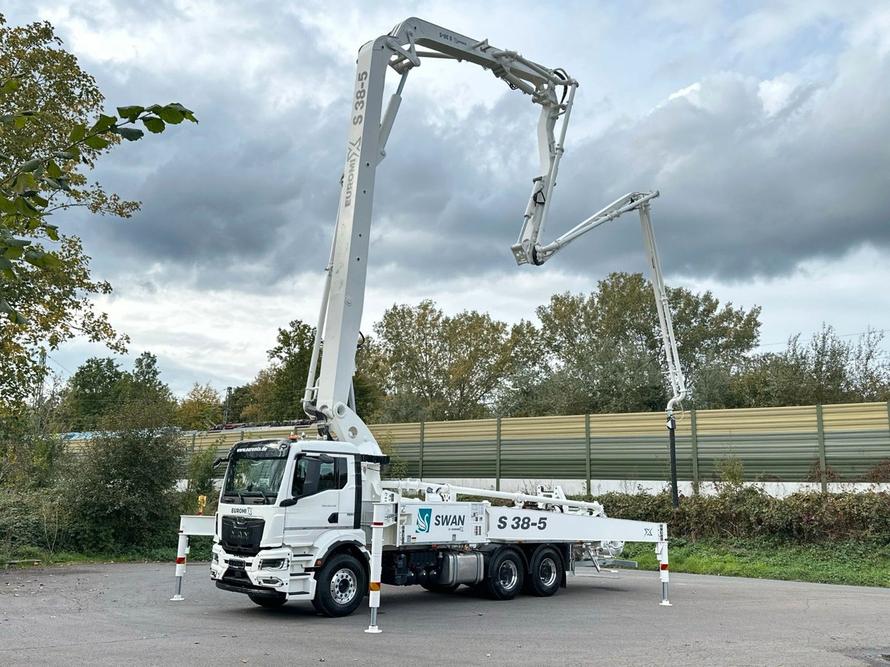 MAN TGS 26.510 6x4 SWAN TSP 38-5 160RZ ( 38m ) MAN TGS 26.510 6x4 SWAN TSP 38-5 160RZ ( 38m ) - Betonpumpe: billede 2 MAN TGS 26.510 6x4 SWAN TSP 38-5 160RZ ( 38m ) MAN TGS 26.510 6x4 SWAN TSP 38-5 160RZ ( 38m ) - Betonpumpe: billede 2