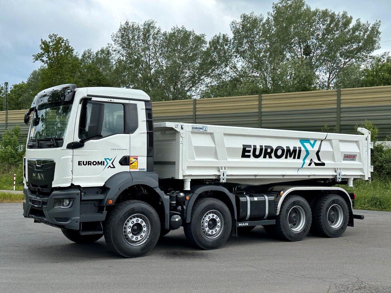 MAN TGS 35.480 8x4 EuromixMTP 2-Seiten-Kipper MAN TGS 35.480 8x4 EuromixMTP 2-Seiten-Kipper - Tipvogn lastbil: billede 1 MAN TGS 35.480 8x4 EuromixMTP 2-Seiten-Kipper MAN TGS 35.480 8x4 EuromixMTP 2-Seiten-Kipper - Tipvogn lastbil: billede 1