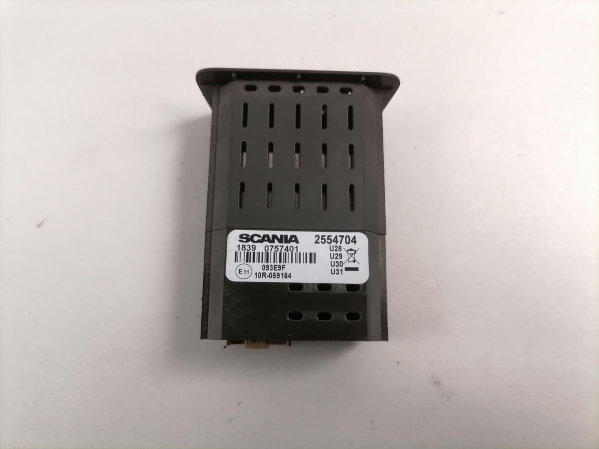 Scania USB pistiku paneel 2554704 - Elektrisk system for Lastbil: billede 5 Scania USB pistiku paneel 2554704 - Elektrisk system for Lastbil: billede 5