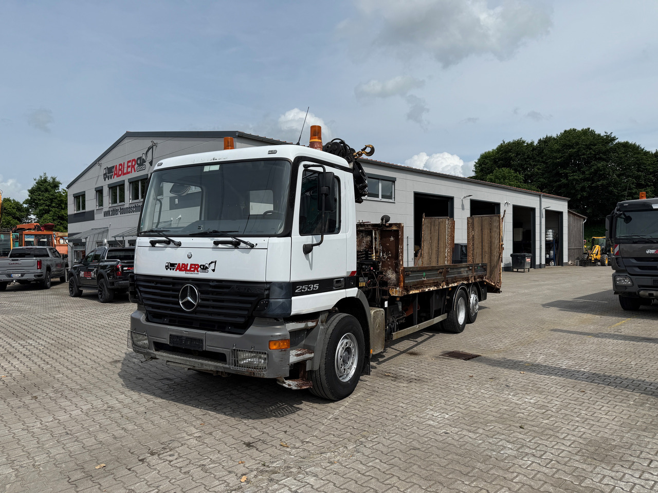 Mercedes-Benz 2535 Actros MP1 Baumaschinentransporter mit Kran und Rampen - Biltransportør lastbil, Lastbil med kran: billede 2 Mercedes-Benz 2535 Actros MP1 Baumaschinentransporter mit Kran und Rampen - Biltransportør lastbil, Lastbil med kran: billede 2