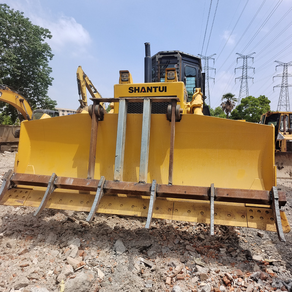 SHANTUI Shantui SD22 Bulldozer with Fork Attachment for Weed Clearing - Bulldozer: billede 1 SHANTUI Shantui SD22 Bulldozer with Fork Attachment for Weed Clearing - Bulldozer: billede 1