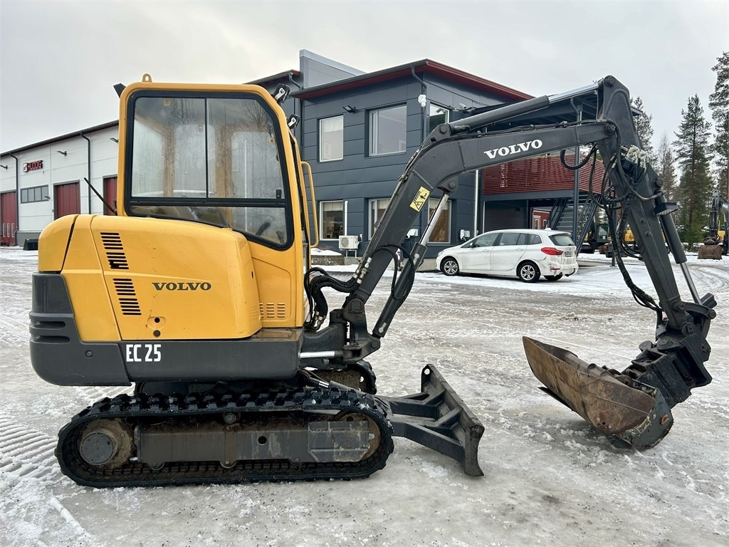 Volvo MYYTY! SOLD! EC25 KALLISTAJA, 2-KAUHAA - Minigravemaskine: billede 5 Volvo MYYTY! SOLD! EC25 KALLISTAJA, 2-KAUHAA - Minigravemaskine: billede 5