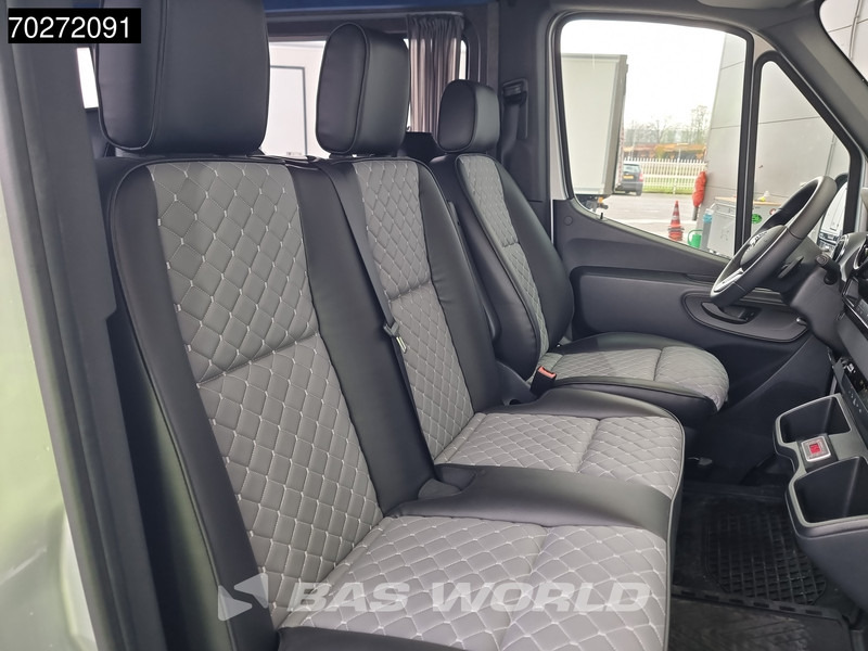 Interior photo 2: Ny Minibus, Persontransport Mercedes-Benz Sprinter 319 CDI Automaat VIP Personenvervoer Taxi TV Webasto klima Kombi Tourer Navi LED Airco Cruise control