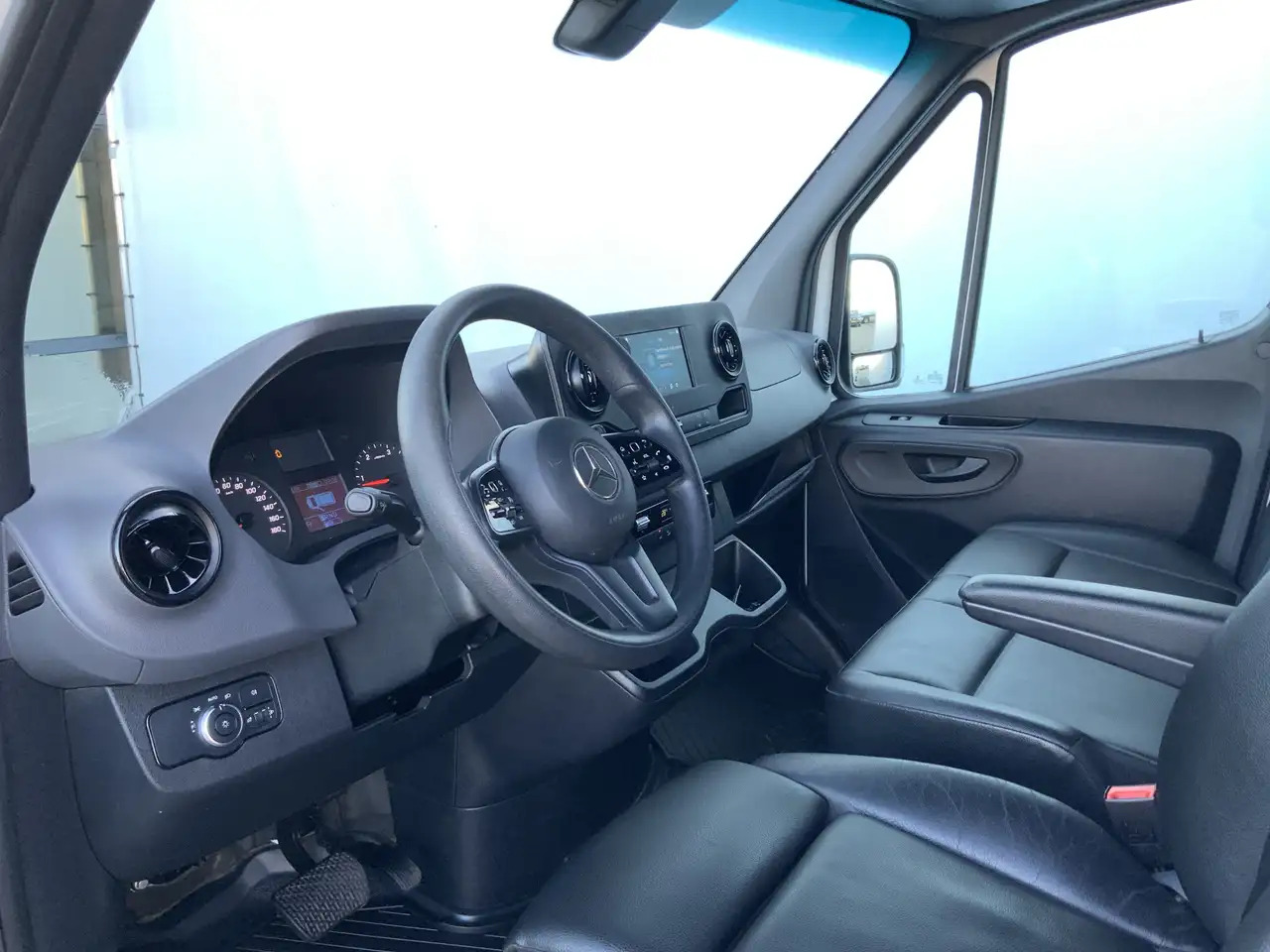 Mercedes-Benz Sprinter 319 3.0 CDI L2H2 Automaat Airco Navi Cruise Leer 3 - Varevogn: billede 5 Mercedes-Benz Sprinter 319 3.0 CDI L2H2 Automaat Airco Navi Cruise Leer 3 - Varevogn: billede 5