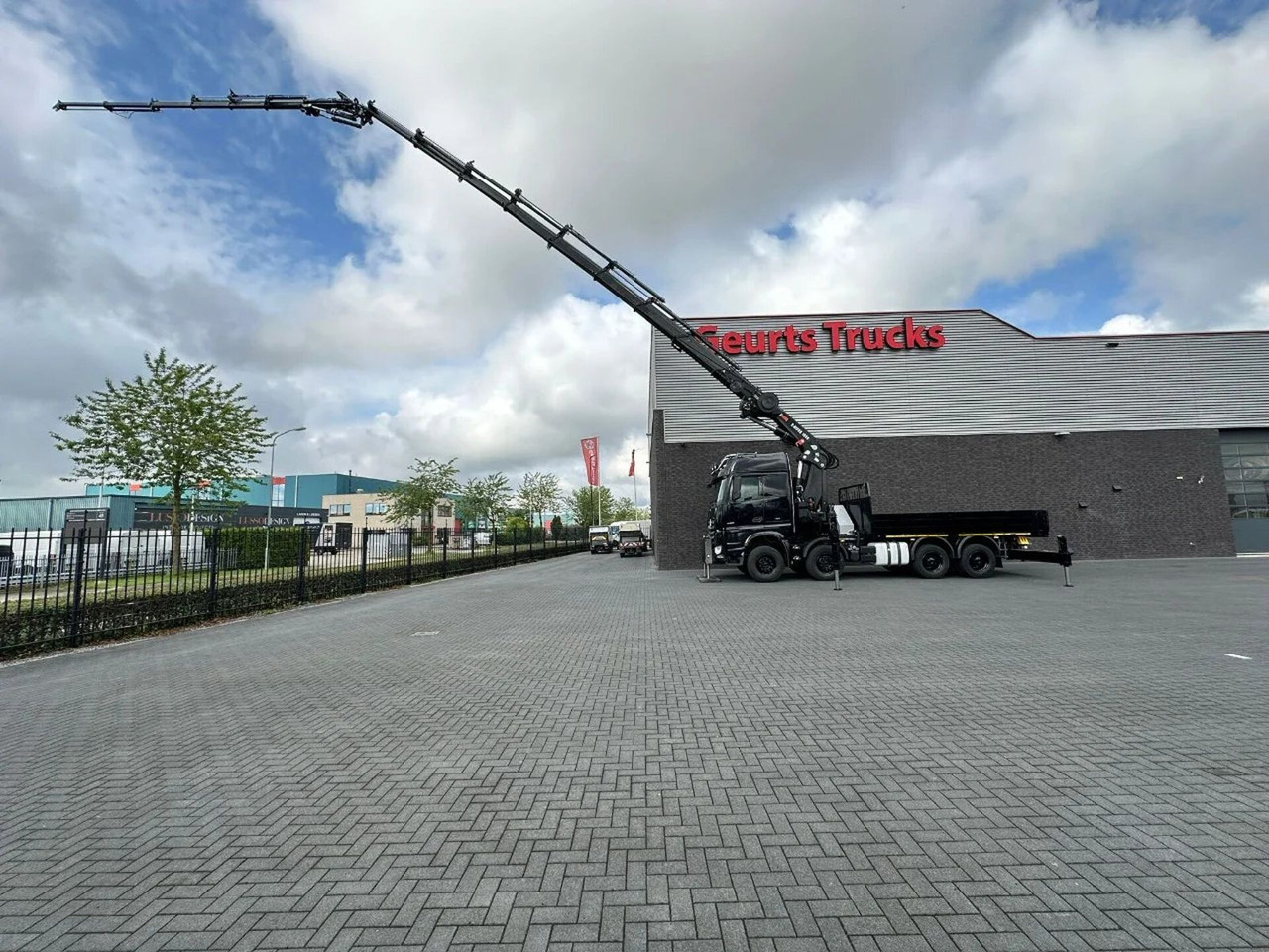 Mercedes-Benz Arocs 3251 8X4 + HIAB 1058 E-8 + JIB 150X-6 JDC - Lastbil med kran: billede 4 Mercedes-Benz Arocs 3251 8X4 + HIAB 1058 E-8 + JIB 150X-6 JDC - Lastbil med kran: billede 4