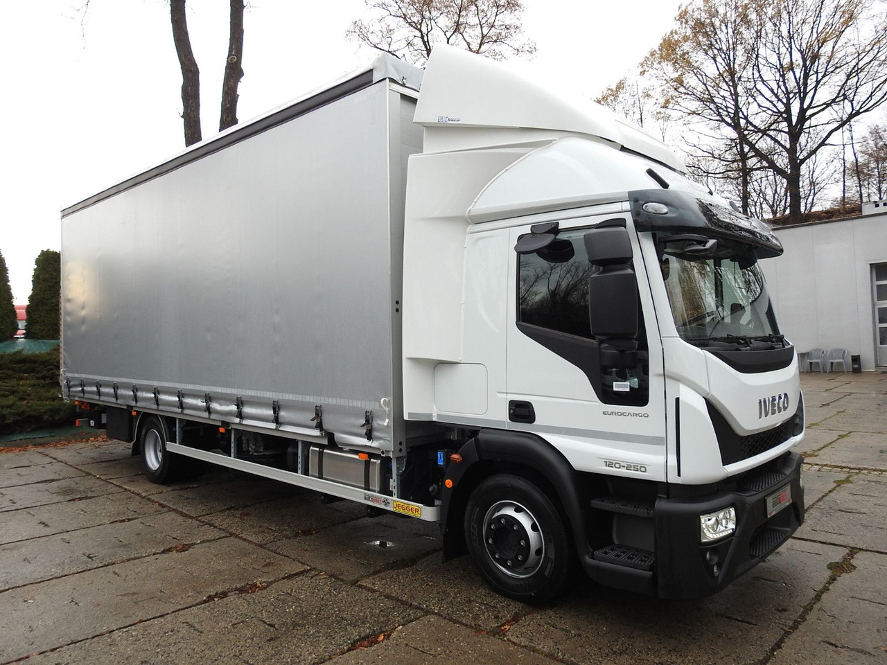 Iveco EUROCARGO 120-250 PRITSCHE PLANE 18 PALETTEN A/C - Lastbil med presenning: billede 4 Iveco EUROCARGO 120-250 PRITSCHE PLANE 18 PALETTEN A/C - Lastbil med presenning: billede 4