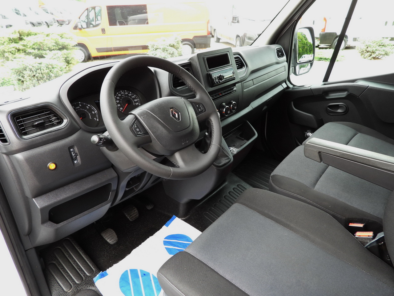 RENAULT MASTER TARPAULIN LIFT 10 PALLETS WEBASTO CRUISE CONTROL LED LIGHTS PNEUMATICS AIR CONDITIONING 165HP - Varebil med presenning: billede 2 RENAULT MASTER TARPAULIN LIFT 10 PALLETS WEBASTO CRUISE CONTROL LED LIGHTS PNEUMATICS AIR CONDITIONING 165HP - Varebil med presenning: billede 2